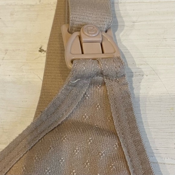 AR: Basics Nude Nursing Bra Sz S/P Soft No lining - Picture 3 of 5